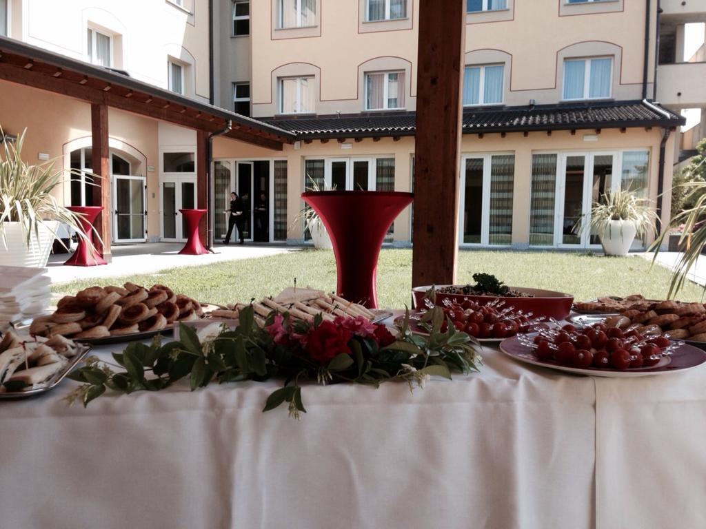 Virginia Palace Hotel Garbagnate Milanese Εξωτερικό φωτογραφία