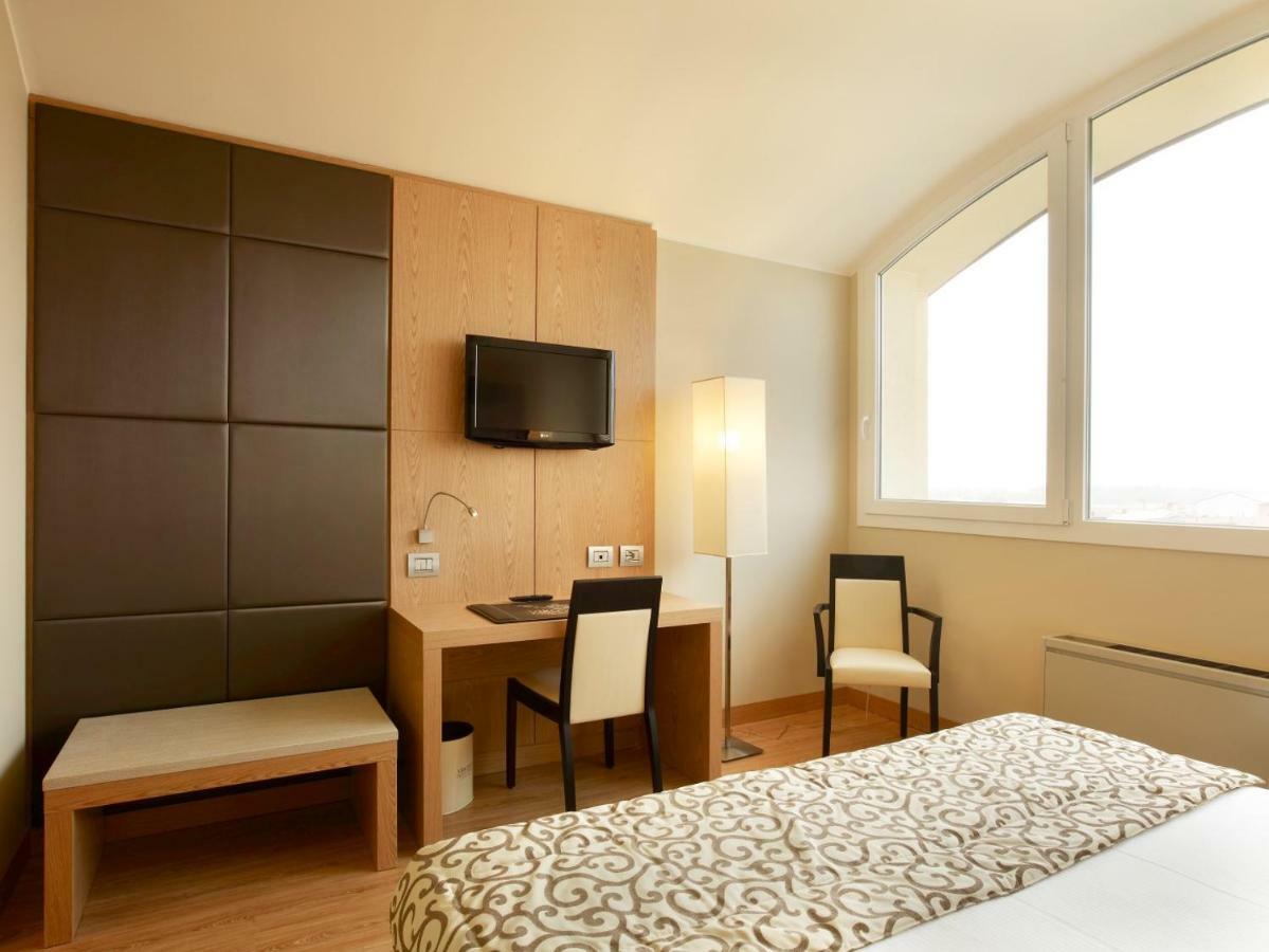 Virginia Palace Hotel Garbagnate Milanese Εξωτερικό φωτογραφία